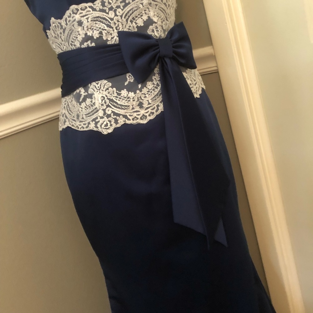 🔴🌹STRAPLESS•NAVY•FORMAL•GOWN🌟 - Picture 2 of 8